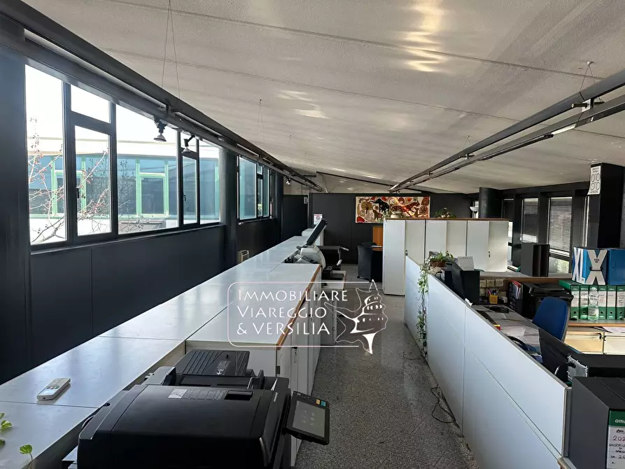 Immagine 10 di Ufficio in vendita  in Largo Risorgimento 8 a Viareggio