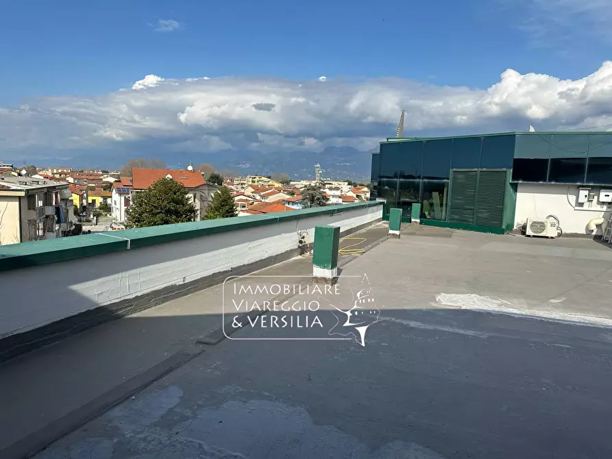 Immagine 5 di Ufficio in vendita  in Largo Risorgimento 8 a Viareggio
