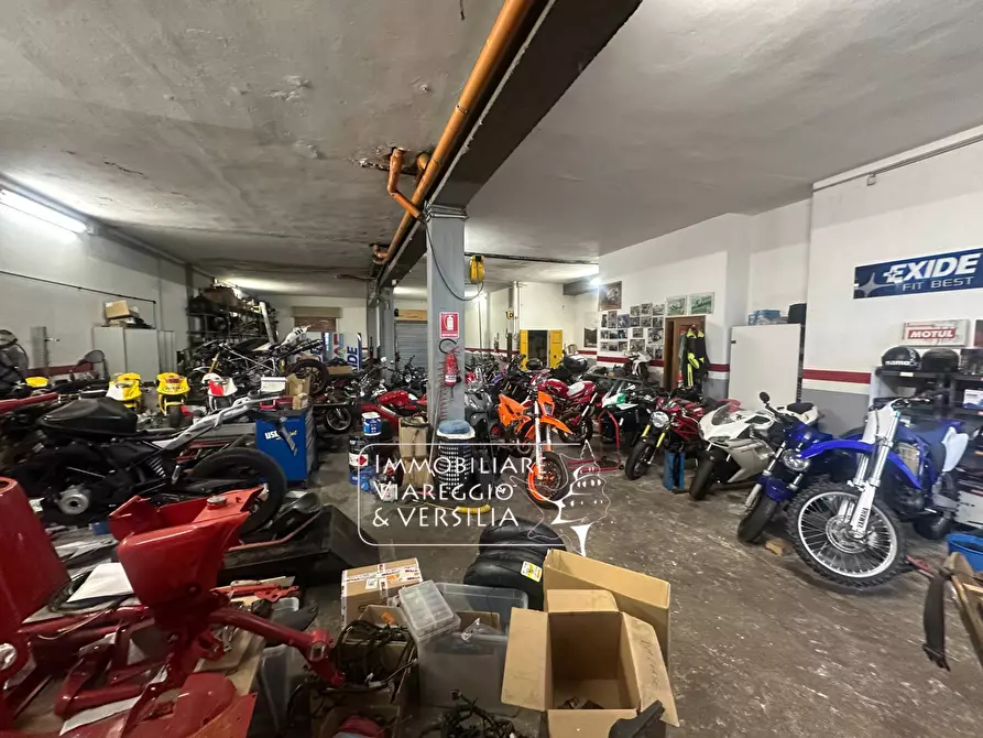 Immagine 5 di Magazzino in vendita  in via fratelli Cervi 20 a Viareggio