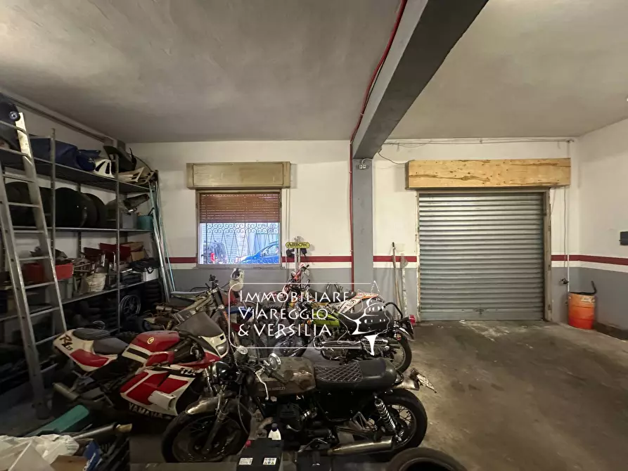 Immagine 7 di Magazzino in vendita  in via fratelli Cervi 20 a Viareggio