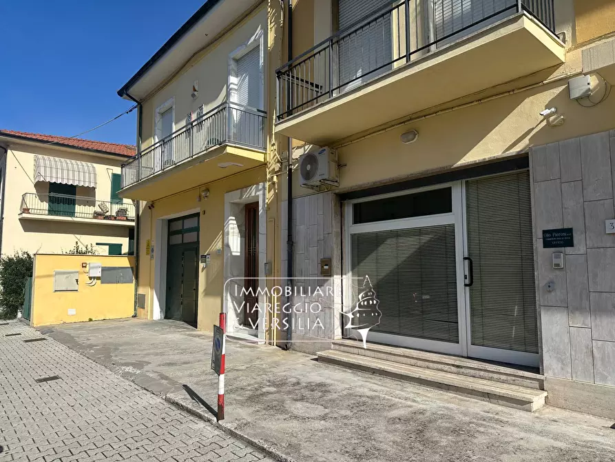 Immagine 3 di Magazzino in affitto  in via Puccini 280 a Viareggio