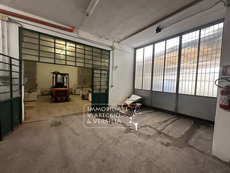 Immagine 5 di Magazzino in affitto  in via Puccini 280 a Viareggio