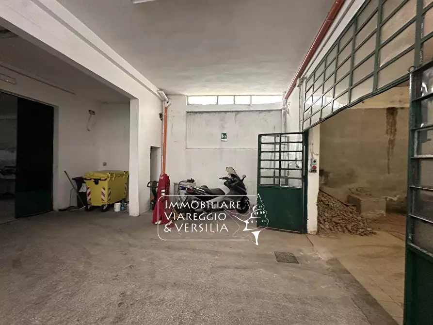 Immagine 6 di Magazzino in affitto  in via Puccini 280 a Viareggio