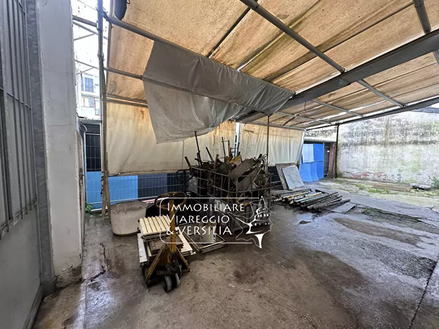 Immagine 7 di Magazzino in affitto  in via Puccini 280 a Viareggio