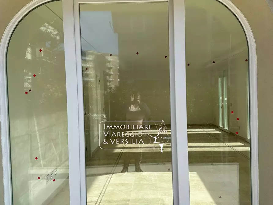 Immagine 46 di Appartamento in vendita  in via Digione a Viareggio