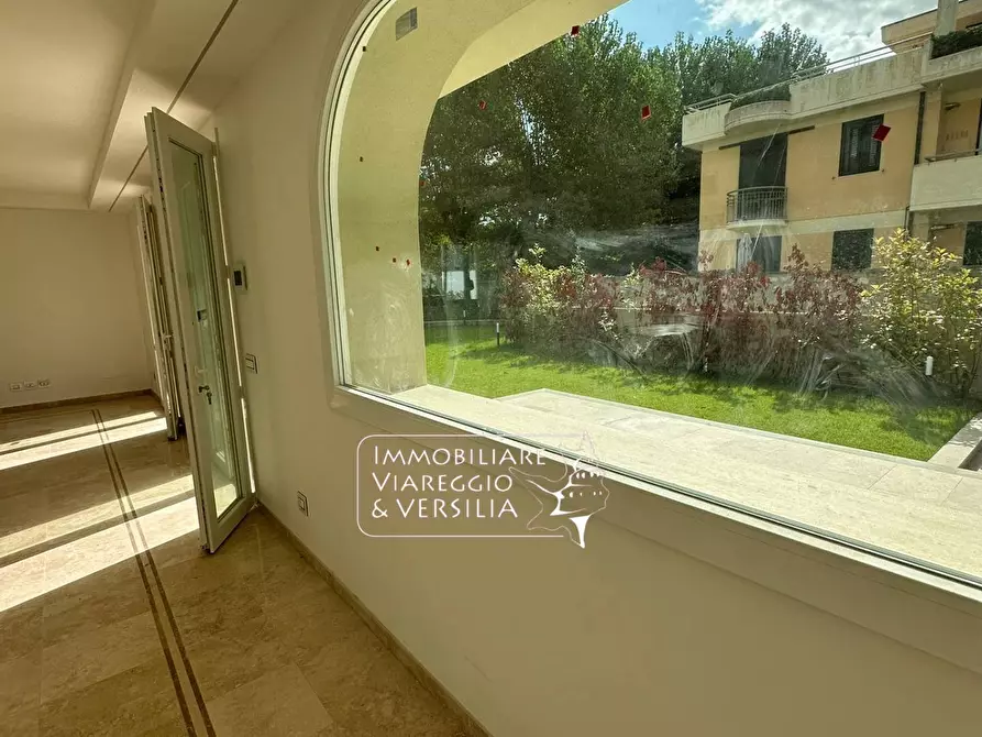 Immagine 47 di Appartamento in vendita  in via Digione a Viareggio