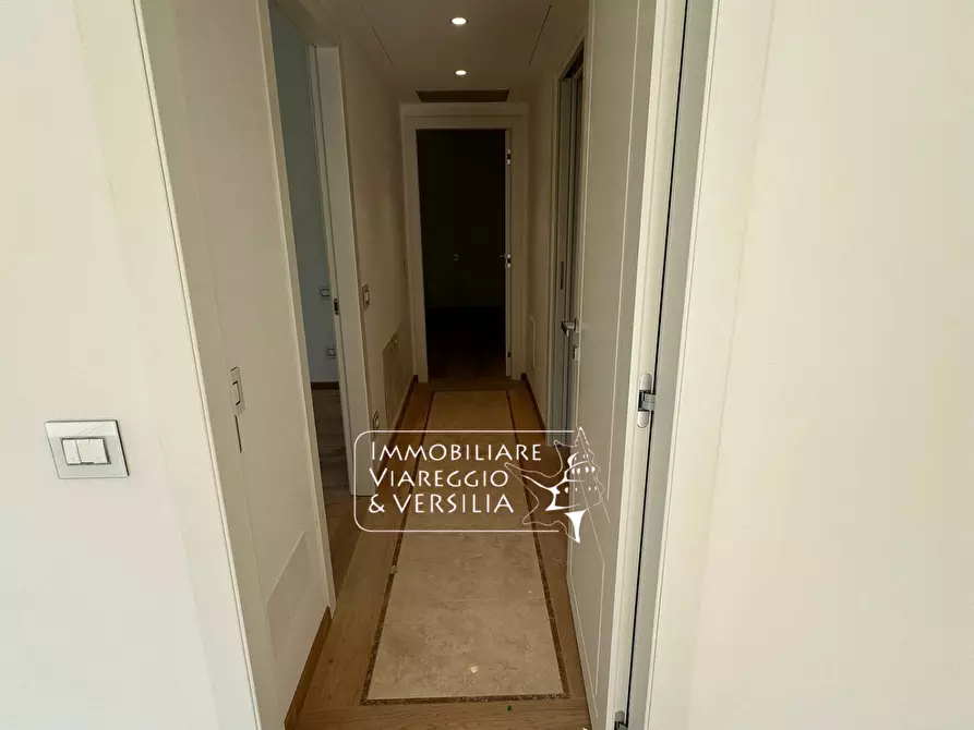 Immagine 51 di Appartamento in vendita  in via Digione a Viareggio