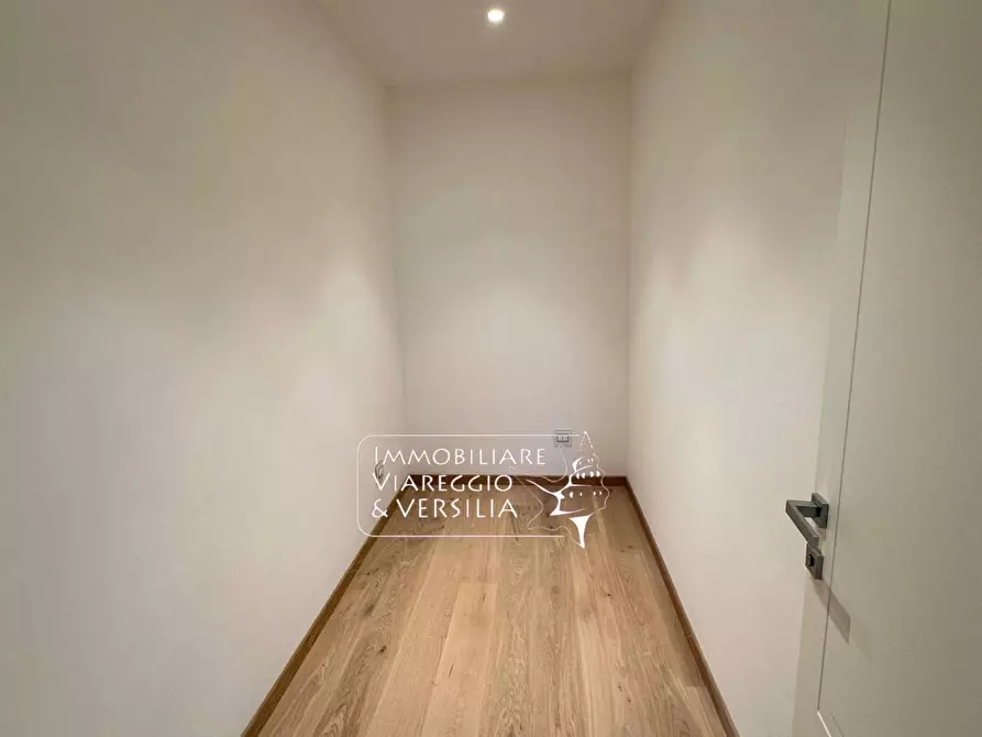 Immagine 55 di Appartamento in vendita  in via Digione a Viareggio