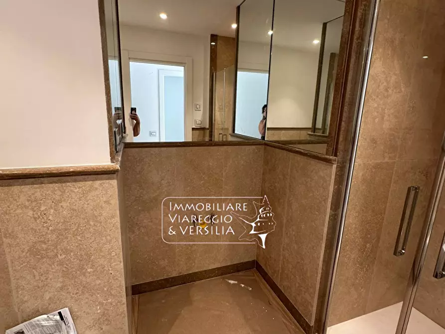 Immagine 56 di Appartamento in vendita  in via Digione a Viareggio