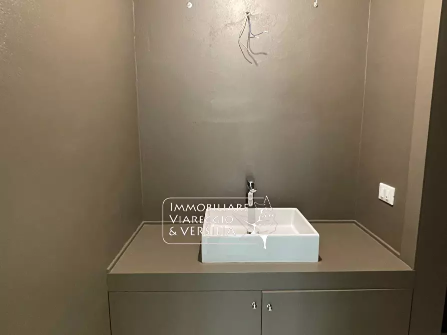 Immagine 6 di Ufficio in vendita  in via Farabola est 10 a Viareggio