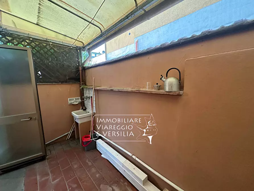 Immagine 3 di Appartamento in vendita  in via Leopardi 150 a Viareggio