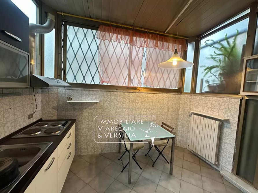 Immagine 2 di Appartamento in vendita  in via Leopardi 150 a Viareggio