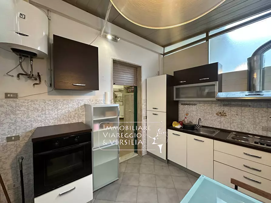 Immagine 7 di Appartamento in vendita  in via Leopardi 150 a Viareggio