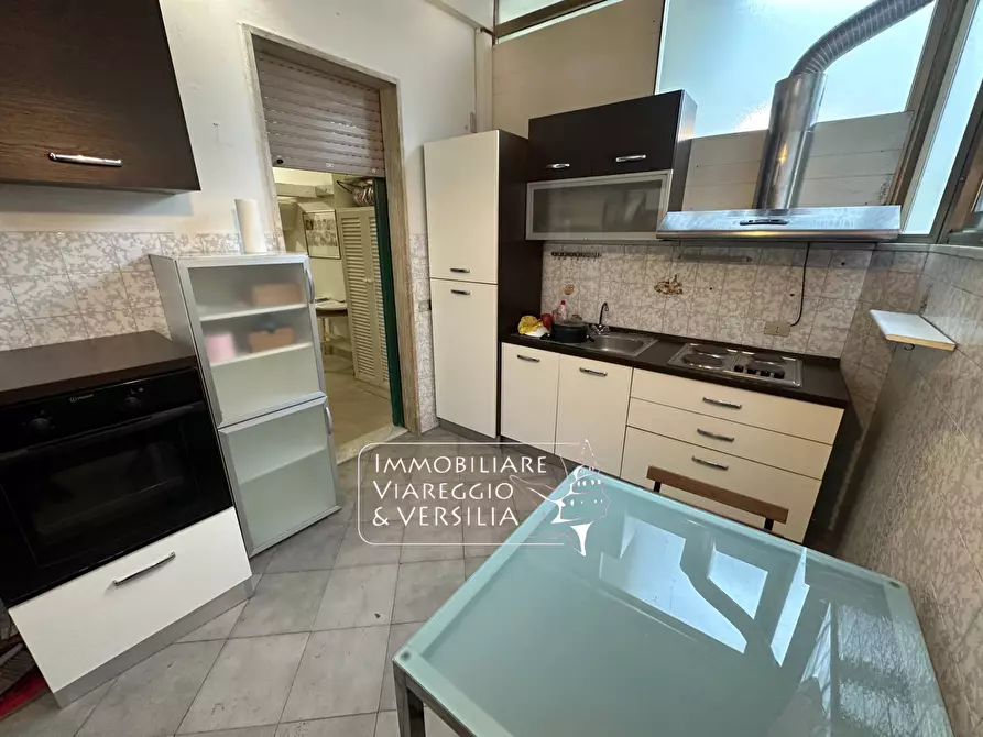 Immagine 8 di Appartamento in vendita  in via Leopardi 150 a Viareggio