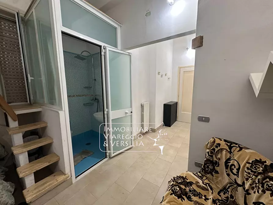 Immagine 13 di Appartamento in vendita  in via Leopardi 150 a Viareggio