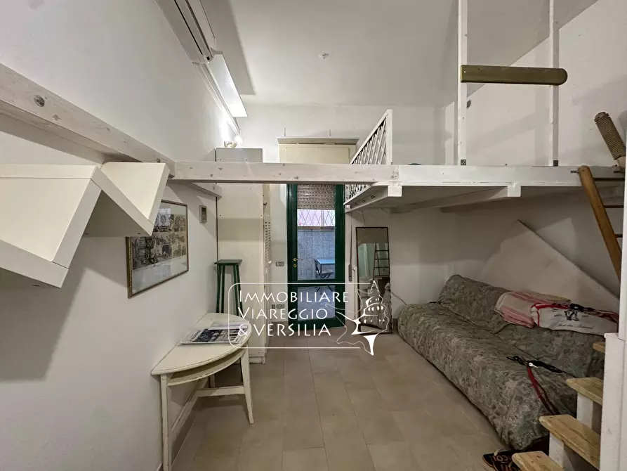 Immagine 19 di Appartamento in vendita  in via Leopardi 150 a Viareggio