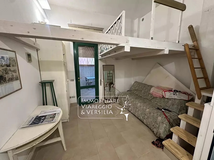 Immagine 20 di Appartamento in vendita  in via Leopardi 150 a Viareggio