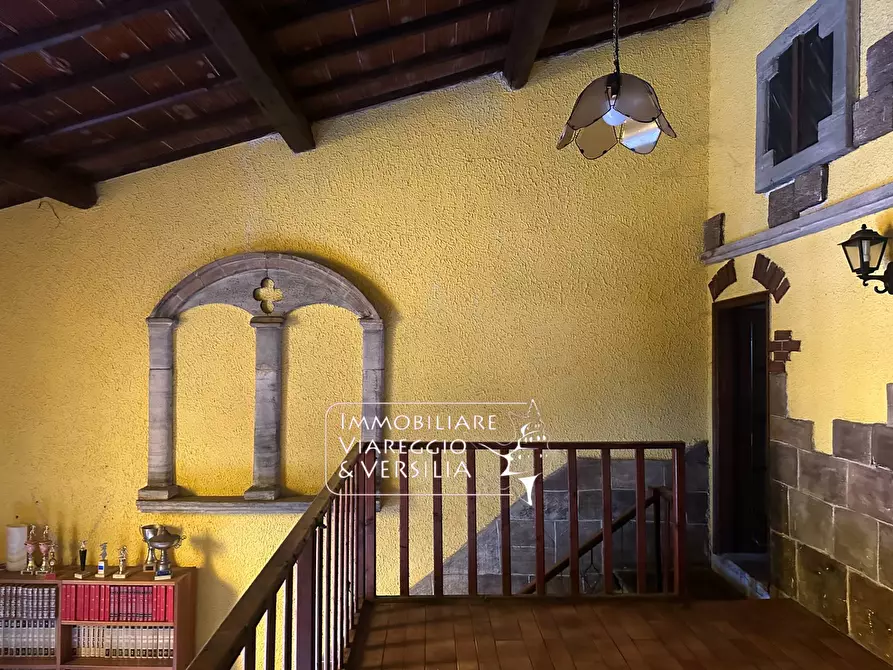 Immagine 8 di Negozio in affitto  a Viareggio