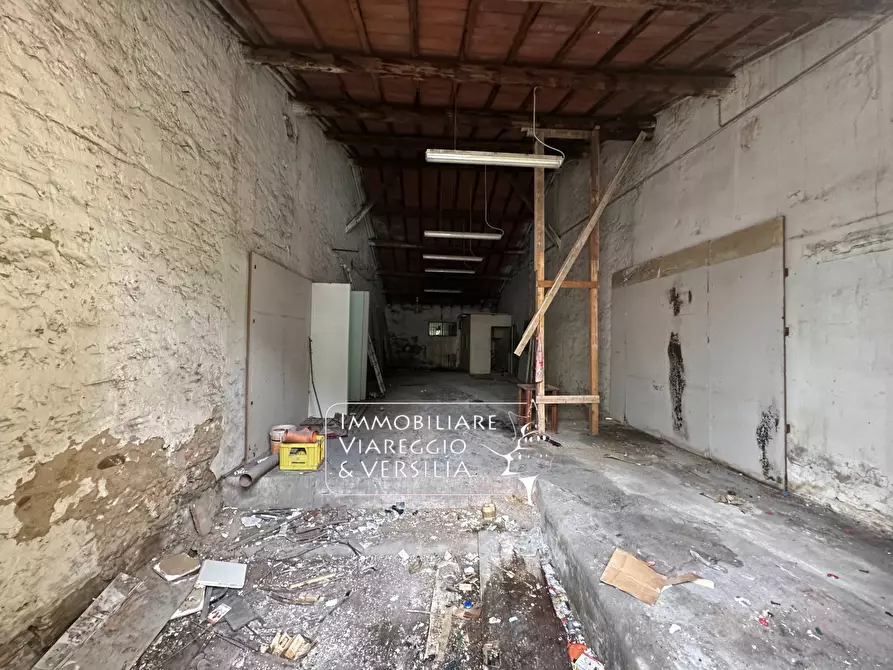 Immagine 6 di Magazzino in affitto  in via Aurelia sud a Viareggio