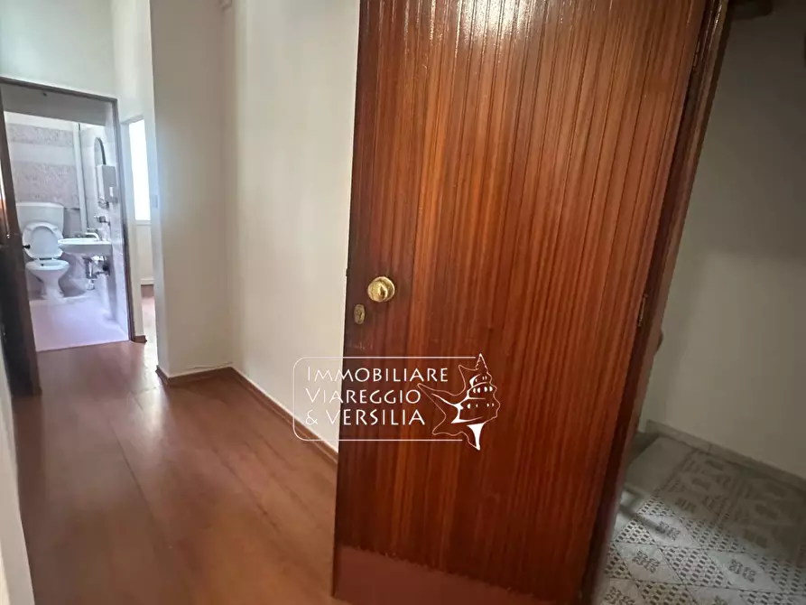 Immagine 2 di Appartamento in vendita  in Via Garibaldi 100 a Viareggio