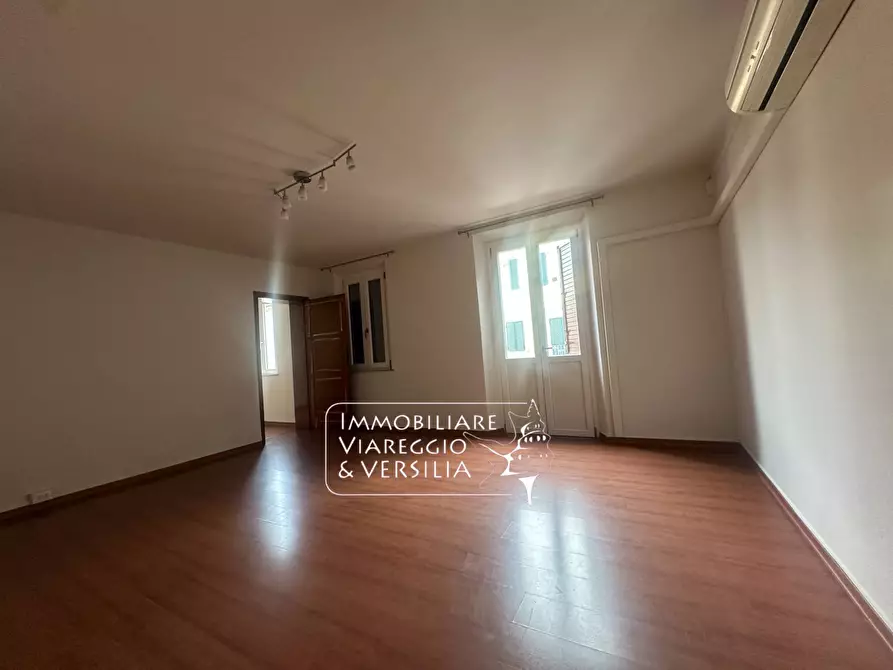 Immagine 8 di Appartamento in vendita  in Via Garibaldi 100 a Viareggio