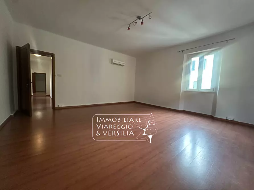 Immagine 4 di Appartamento in vendita  in Via Garibaldi 100 a Viareggio