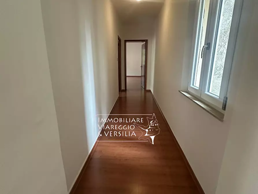 Immagine 11 di Appartamento in vendita  in Via Garibaldi 100 a Viareggio