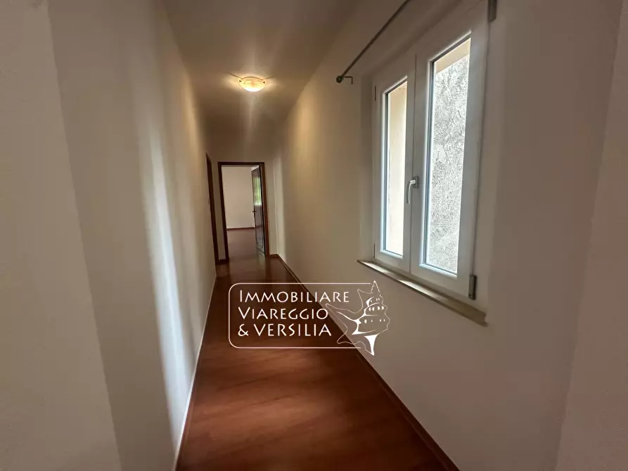 Immagine 12 di Appartamento in vendita  in Via Garibaldi 100 a Viareggio