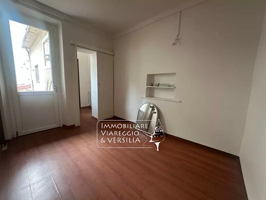 Immagine 13 di Appartamento in vendita  in Via Garibaldi 100 a Viareggio