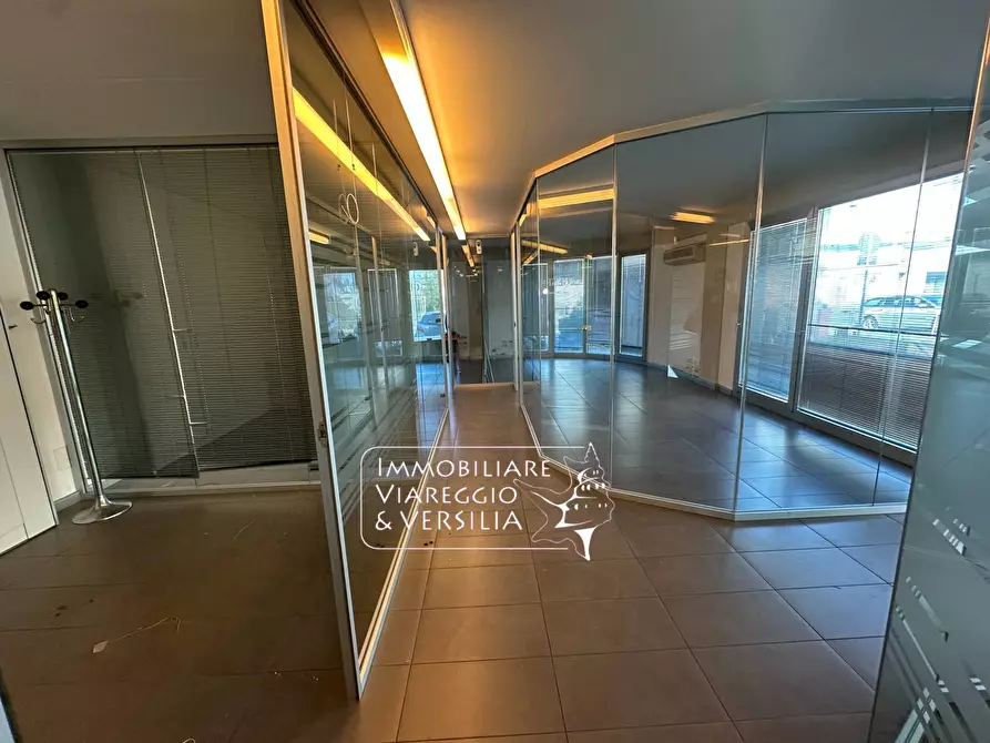 Immagine 5 di Locale commerciale in affitto  in via Fratelli Cervi 100 a Viareggio