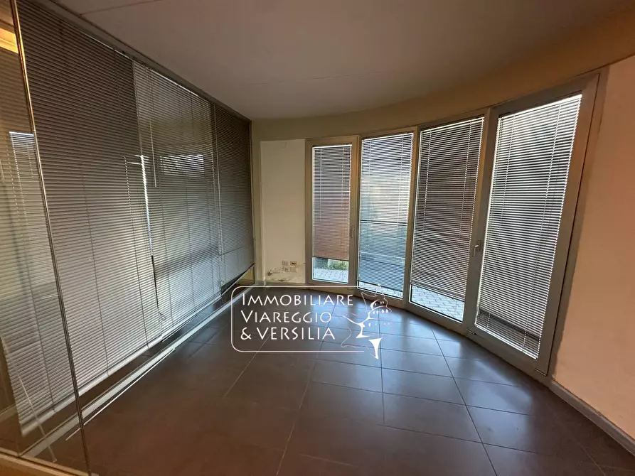 Immagine 6 di Locale commerciale in affitto  in via Fratelli Cervi 100 a Viareggio