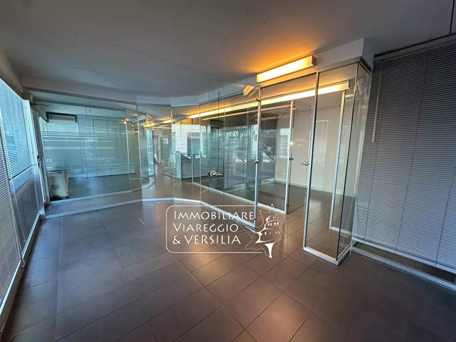 Immagine 7 di Locale commerciale in affitto  in via Fratelli Cervi 100 a Viareggio