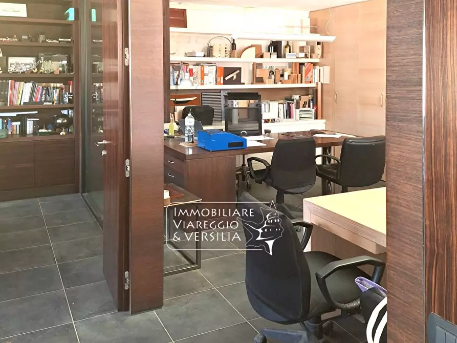 Immagine 1 di Ufficio in affitto  in via Paolo Savi a Viareggio