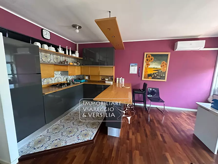 Immagine 6 di Magazzino in vendita  in via dei Metalmeccanici a Camaiore