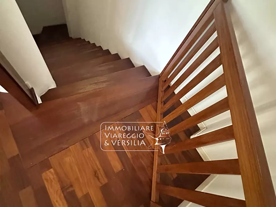 Immagine 7 di Magazzino in vendita  in via dei Metalmeccanici a Camaiore