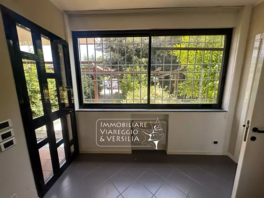 Immagine 12 di Magazzino in vendita  in via dei Metalmeccanici a Camaiore