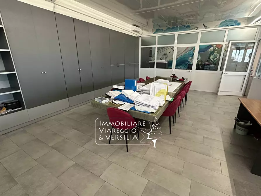 Immagine 6 di Magazzino in vendita  in via Scirocco a Viareggio