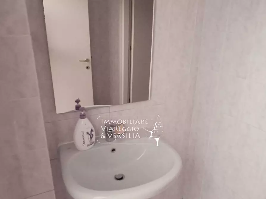 Immagine 6 di Ufficio in vendita  in via di Montramito 130 a Viareggio