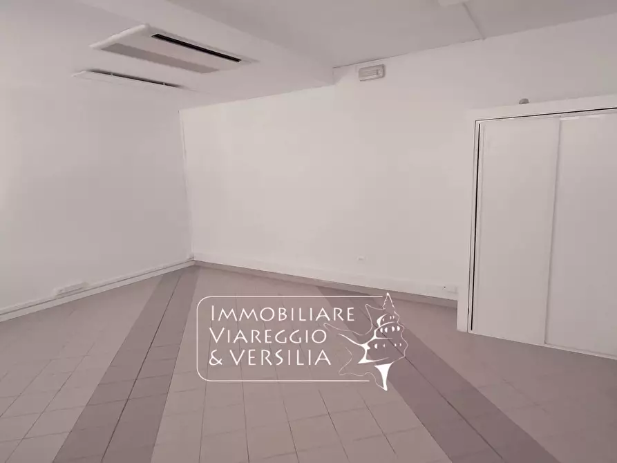 Immagine 8 di Ufficio in vendita  in via di Montramito 130 a Viareggio