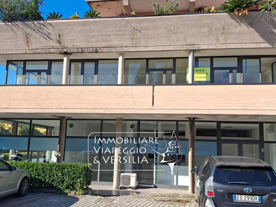 Immagine 11 di Ufficio in vendita  in via di Montramito 130 a Viareggio