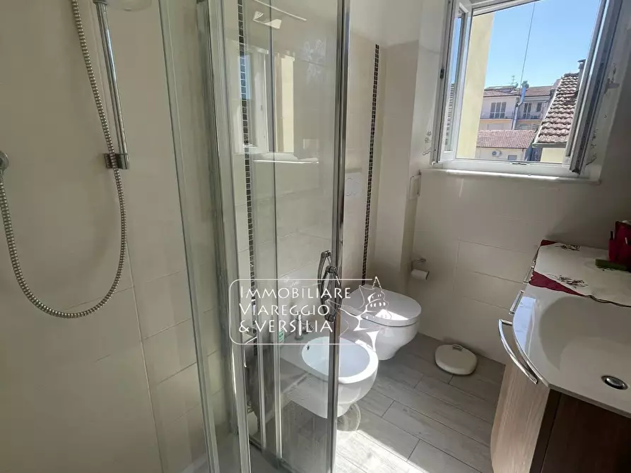 Immagine 11 di Appartamento in vendita  in via san Francesco 103 a Viareggio