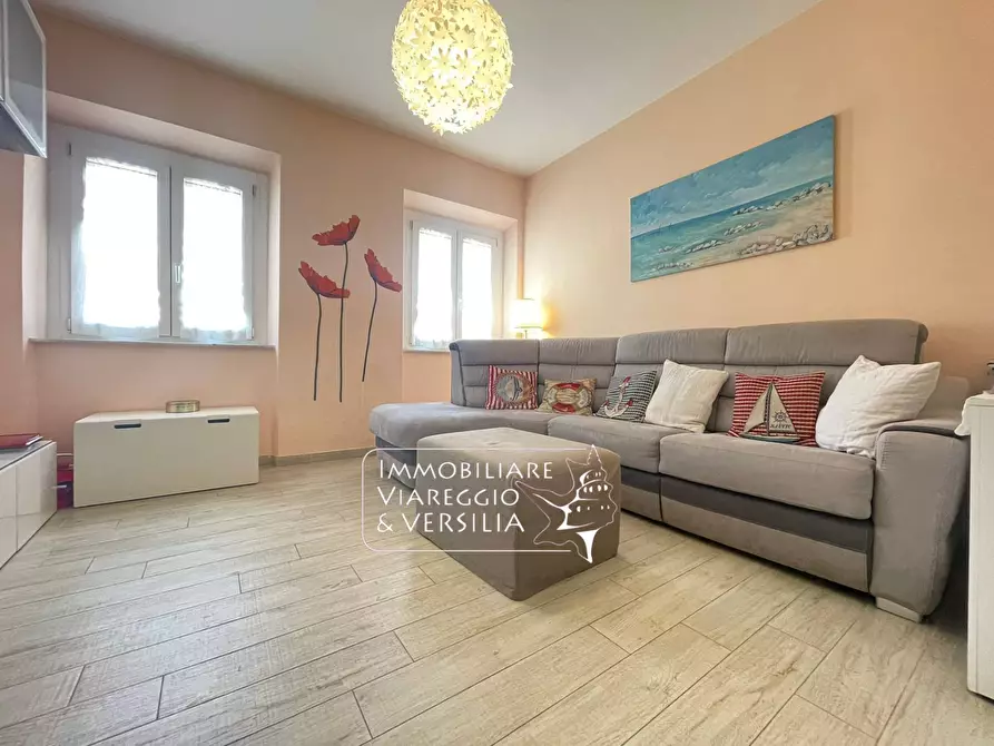 Immagine 1 di Appartamento in vendita  in via san Francesco 103 a Viareggio