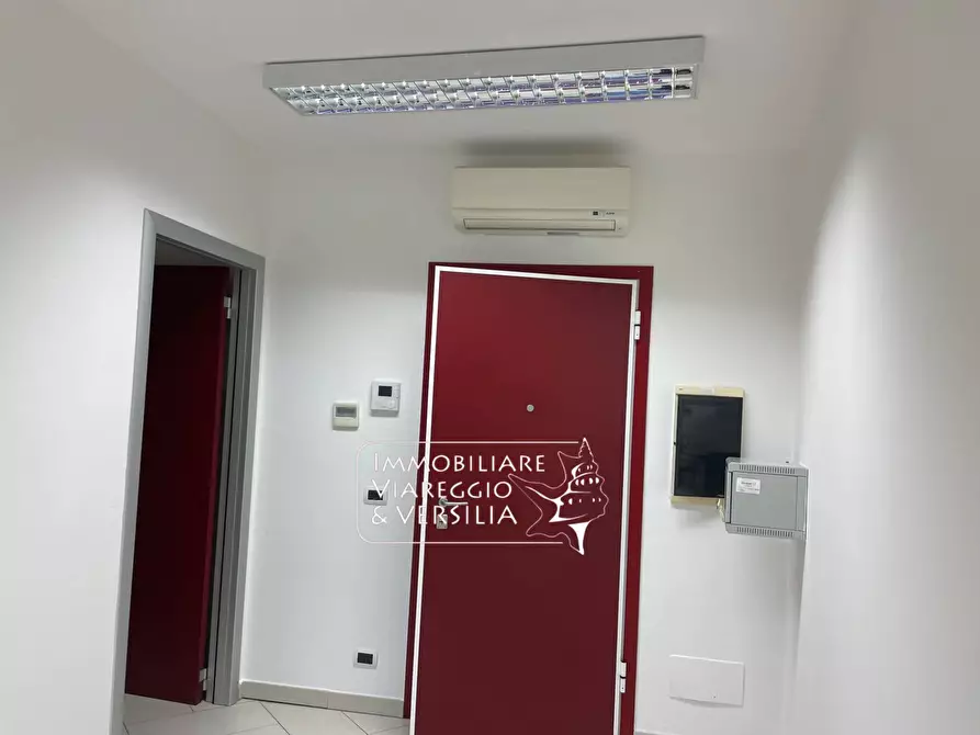 Immagine 6 di Ufficio in affitto  a Camaiore