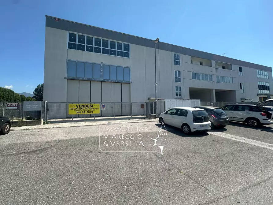 Immagine 2 di Magazzino in vendita  in via dei Carpentieri 5 a Camaiore