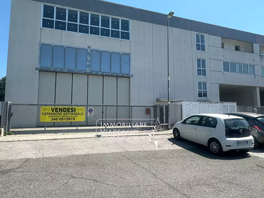 Immagine 4 di Magazzino in vendita  in via dei Carpentieri 5 a Camaiore