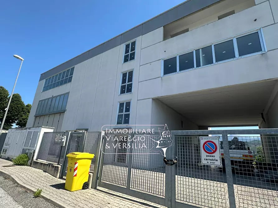 Immagine 7 di Magazzino in vendita  in via dei Carpentieri 5 a Camaiore
