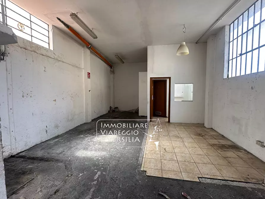 Immagine 5 di Magazzino in affitto  in via Cenami a Massarosa