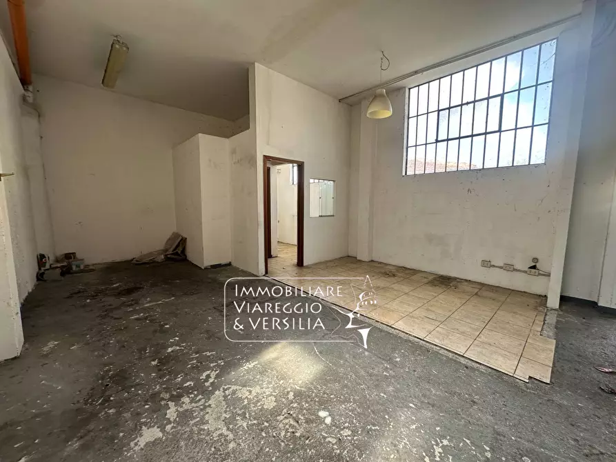 Immagine 8 di Magazzino in affitto  in via Cenami a Massarosa