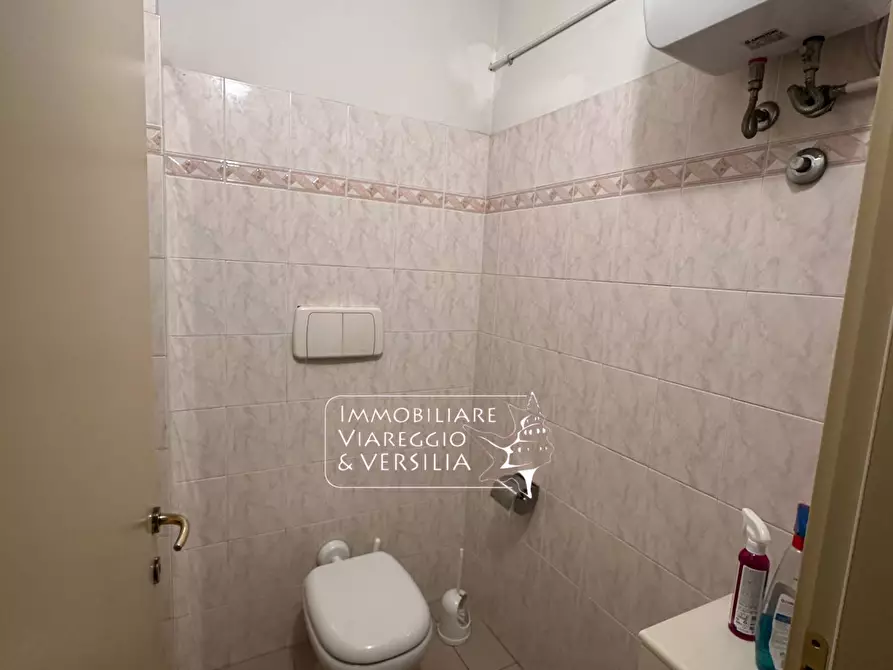 Immagine 10 di Ufficio in vendita  in via di Montramito 100 a Viareggio