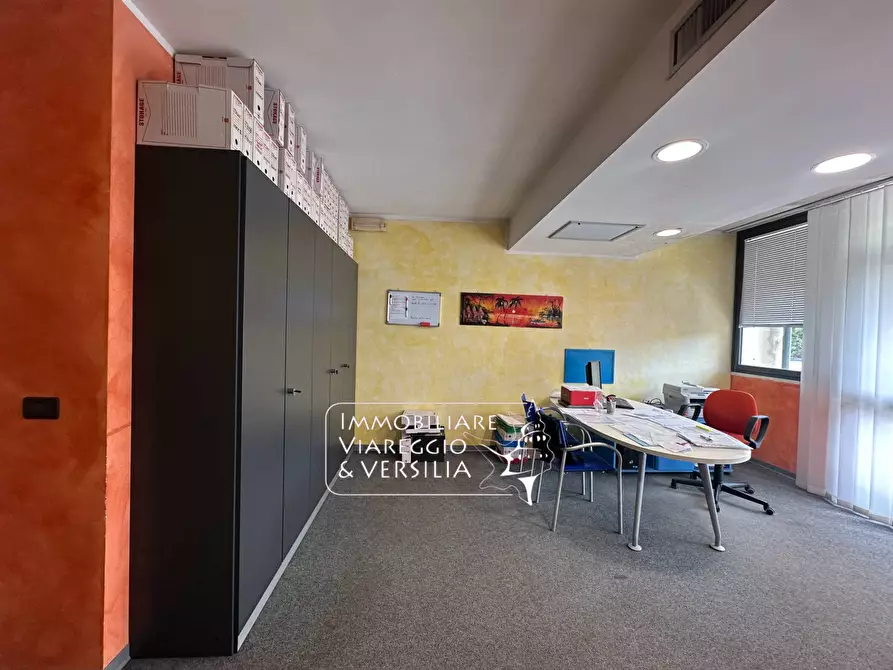 Immagine 1 di Ufficio in vendita  in via di Montramito 100 a Viareggio